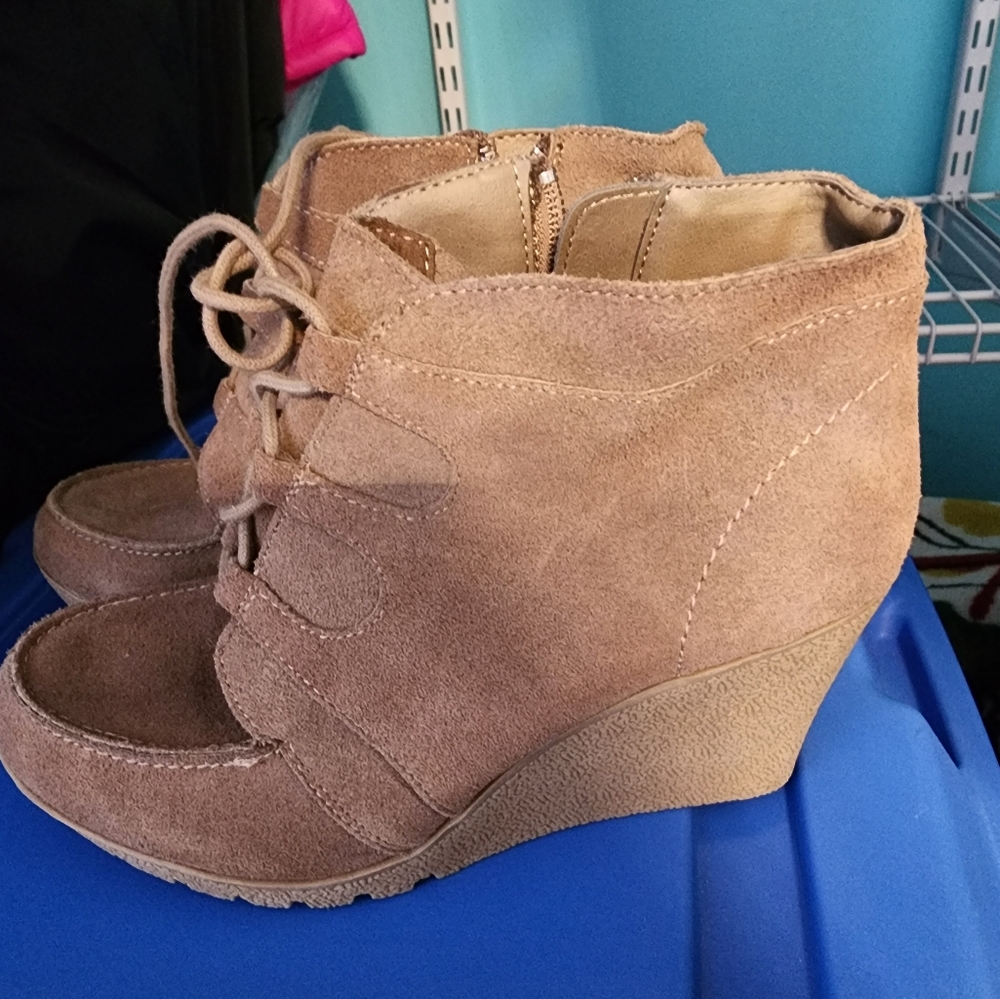 Tan wedge boot
